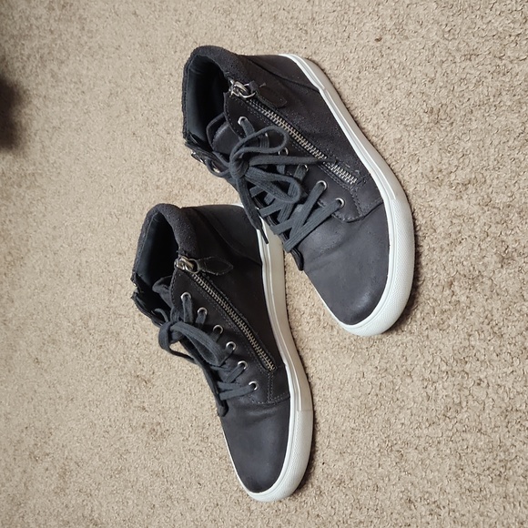 Shoes - Picture 5 of 6